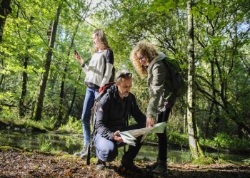 Randonnée et geocaching en fôret de Rambouillet (78), France. Photo © Cyril Badet pour Yvelines Tourisme, Aout 2015.